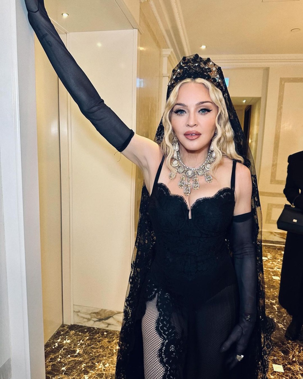 Madonna portant la tenue choisie pour le défilé - Instagram de Madonna - Ricardo Gomes - 09/2024